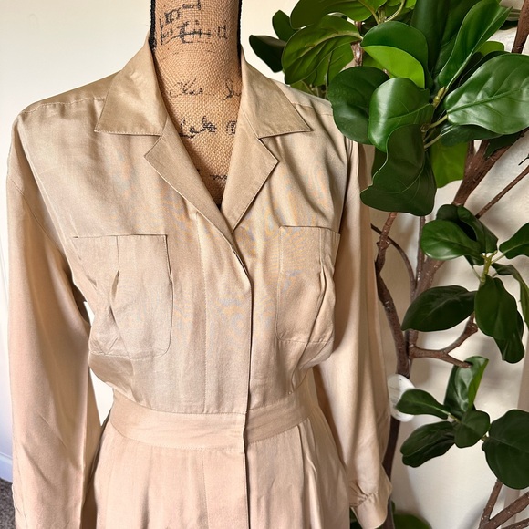 Elegant Cream Women's Dress - Picture 5 of 10